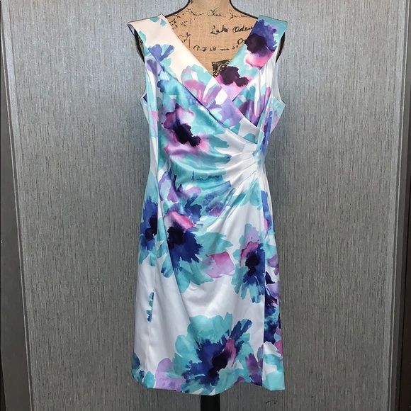 Tahari Dresses & Skirts - Lined Floral Collared Tahari Dress Size 14